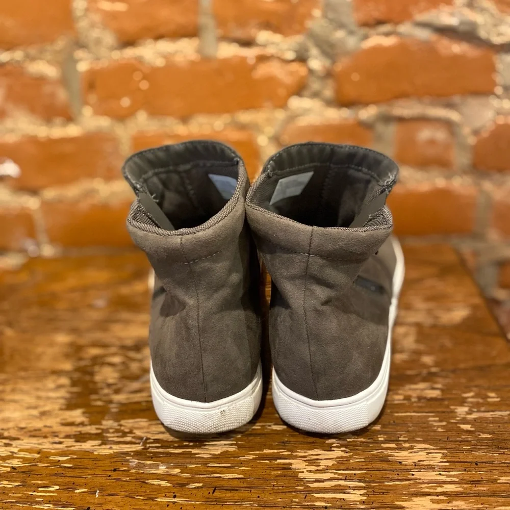 Men's Gray Suede High-Top Sneakers. Pre-owned